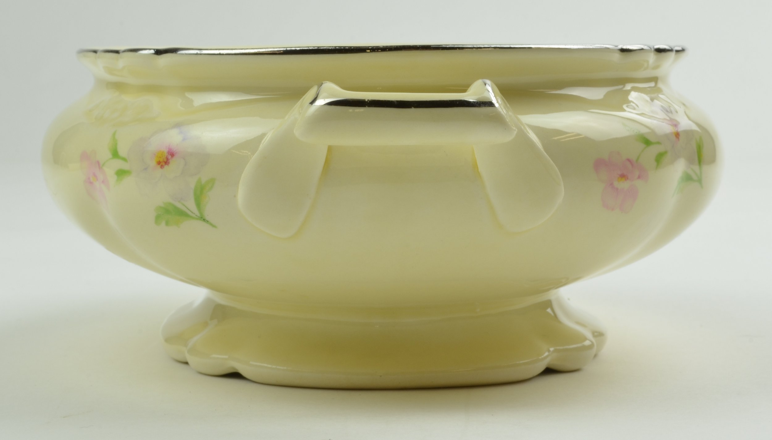 Homer Laughlin - Virginia Rose - Fluffy Rose VR128 - Covered Vegetable Bowl
