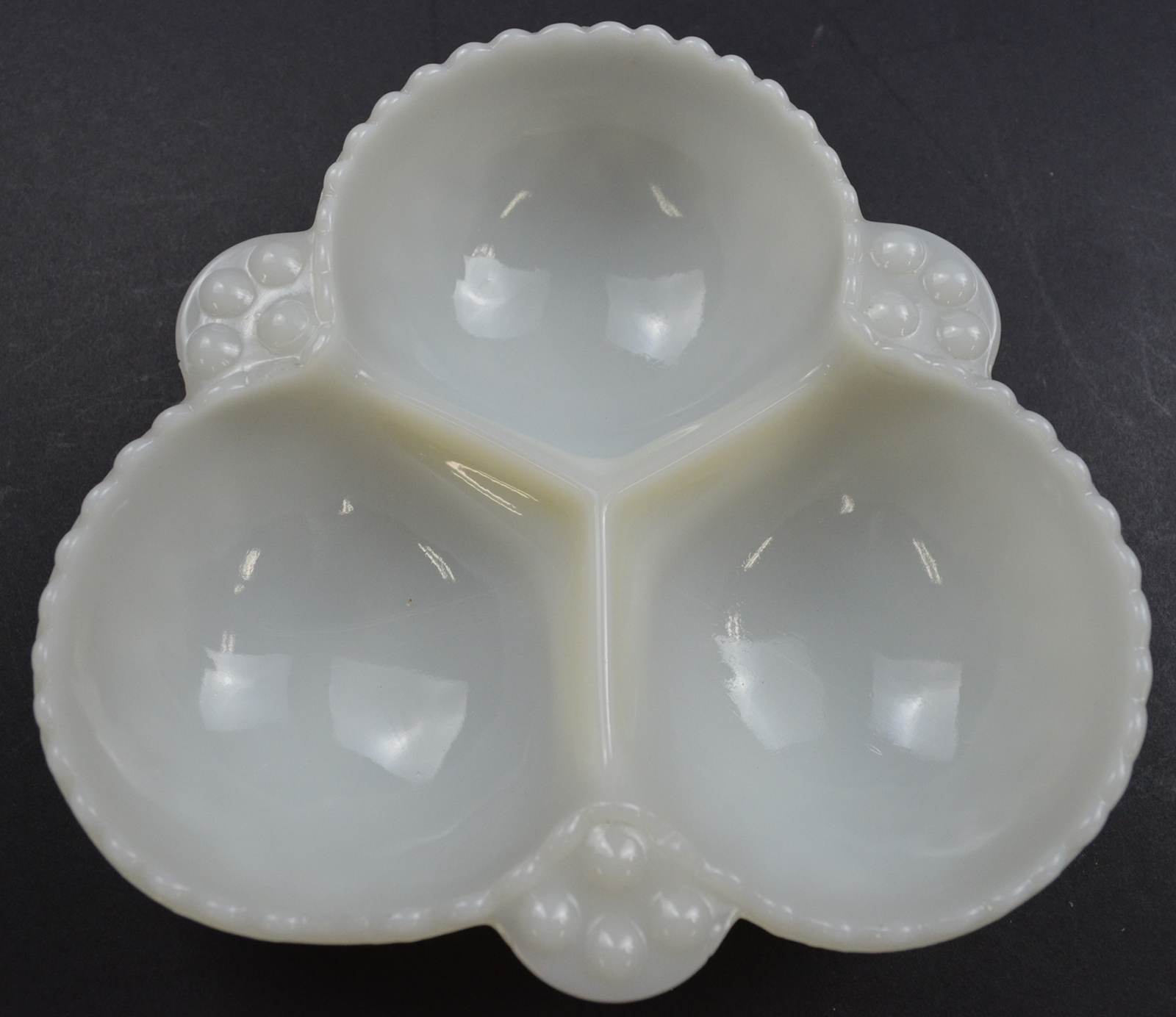 Ceramic White Lazy Susan Milk Glass w/3 Section Tray Embossed W Etched  Grapes