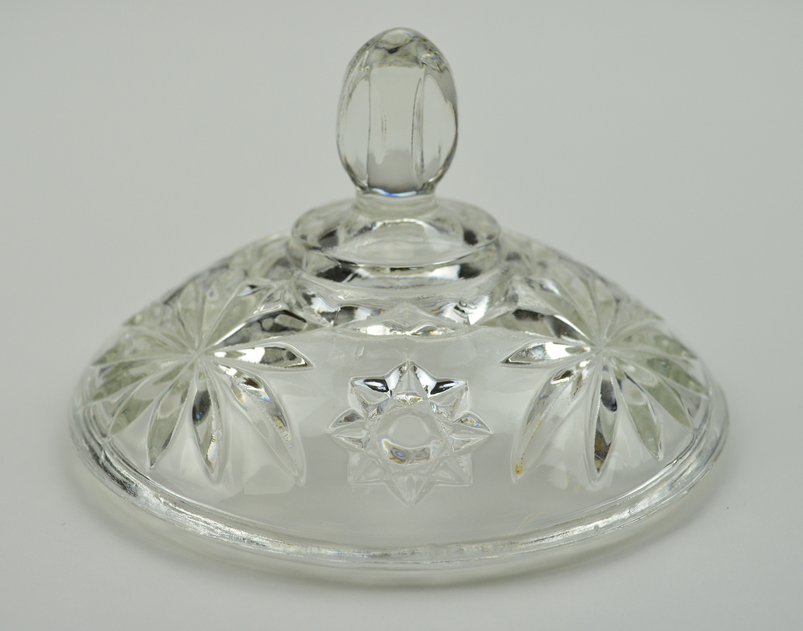Anchor Hocking - Prescut Clear Pattern - Lidded Candy Dish - 5.25 Round