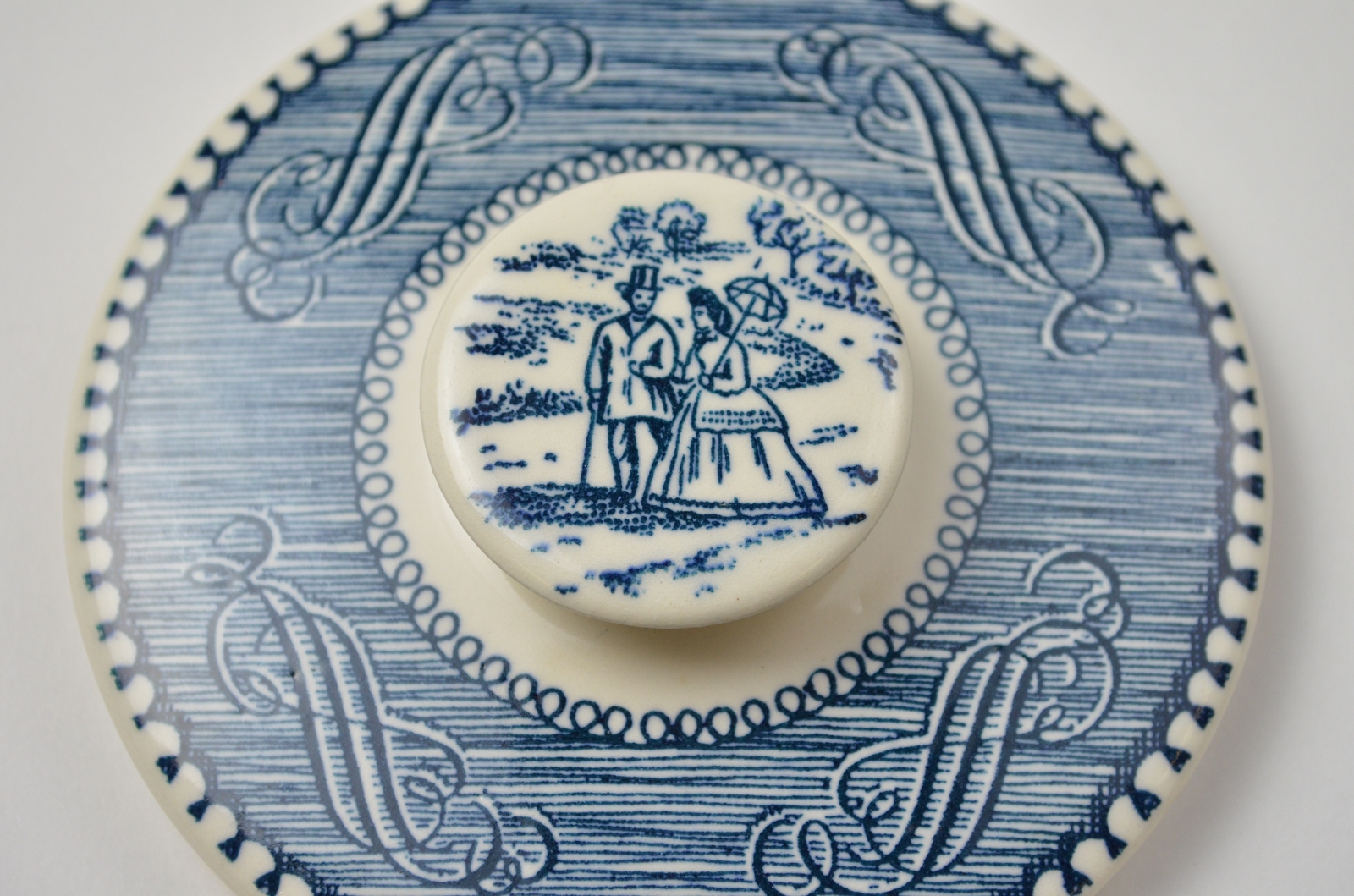 Royal - Currier & Ives Blue Pattern - Lidded Sugar Bowl With Handles