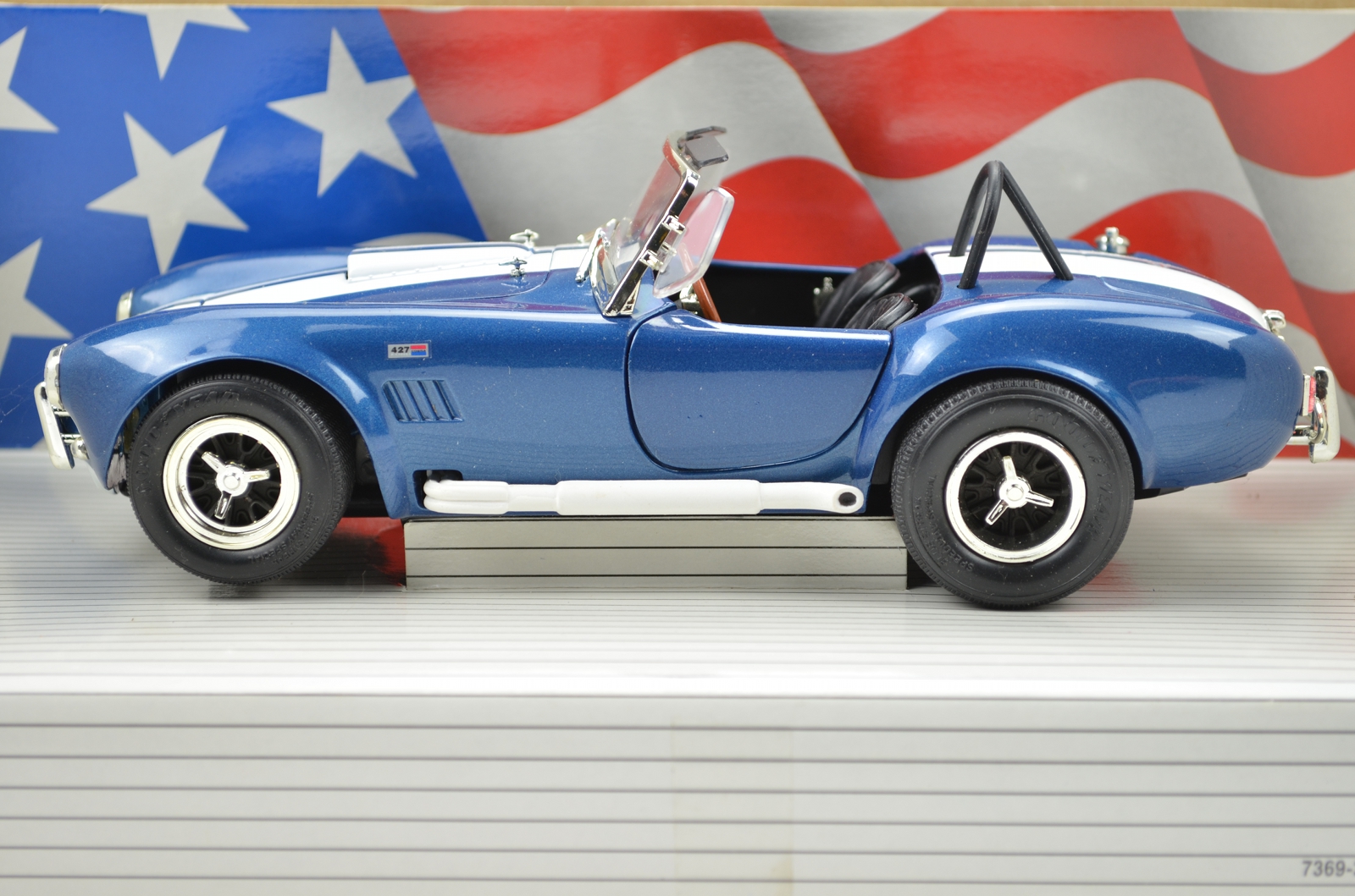 Ertl製 1/18 Shelby Cobra 427 シェルビー コブラ Shelby Cobra 427 S/C Silver with White Stripes 1/18 Diecast