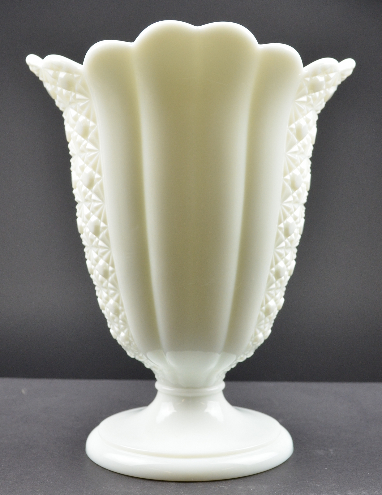 フェントンミルクガラスバスケットdaisy & button pattern フェントン