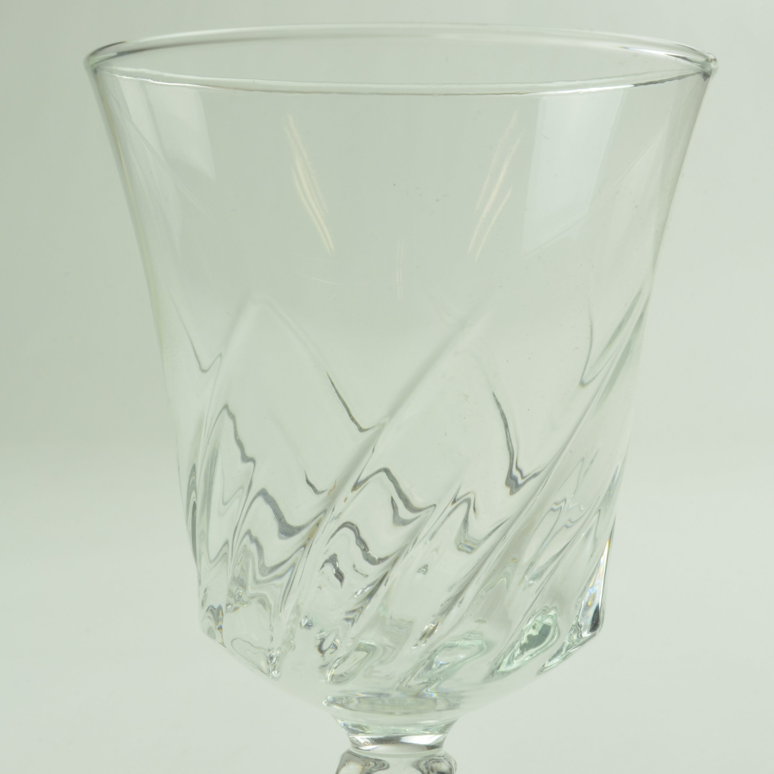 Cris D'Arques - Flamenco Pattern - Wine Glass - 5 5/8 Tall