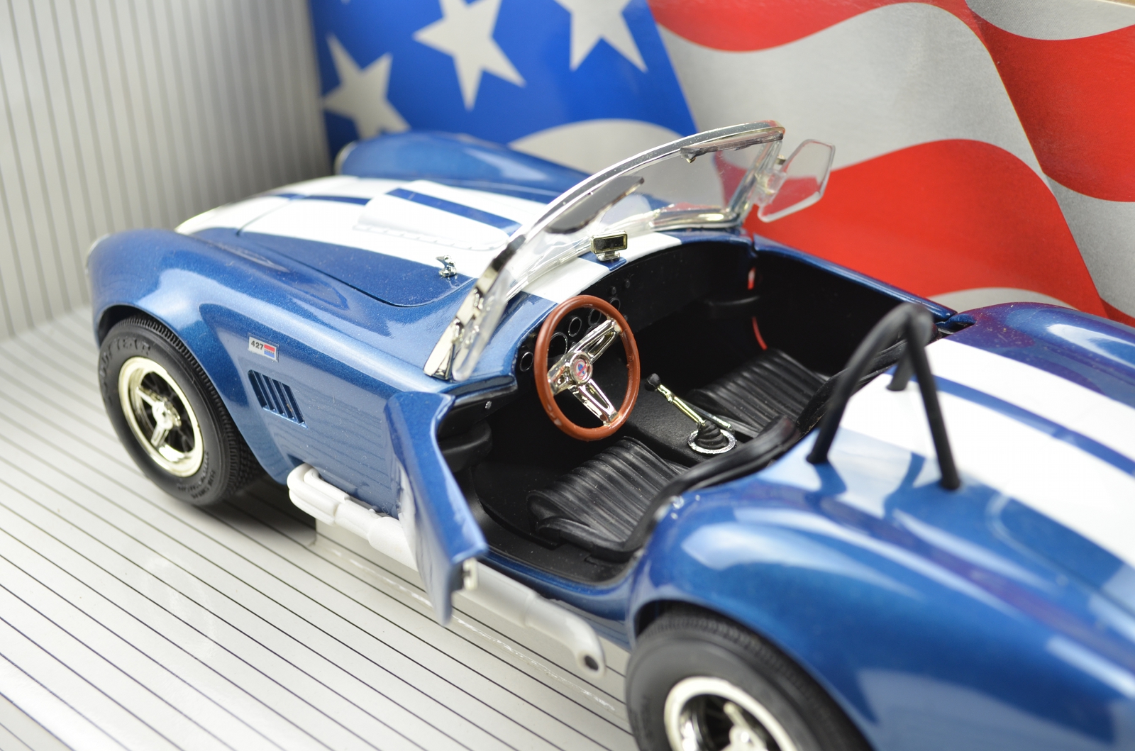 ertl1/18 1965シェルビーコブラ未開封品American muscle American Muscle Shelby Cobra 427 S/C Die Cast Metal Car - 1