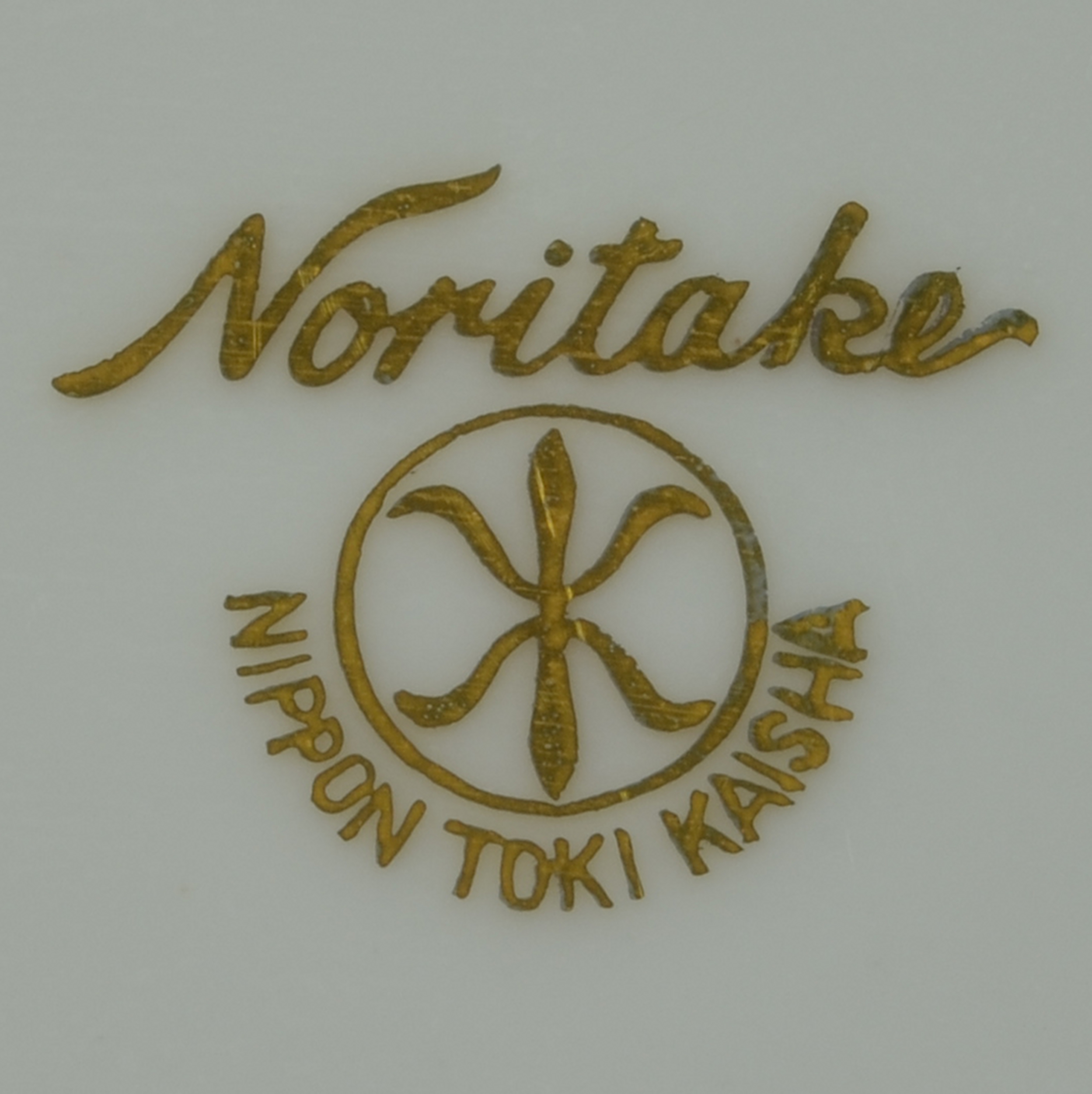 Tea Rose Home: Thrift Store Treasure ~ Plates, image size:2497x2500