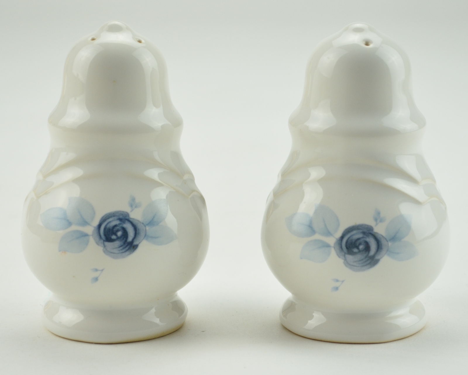 Pfaltzgraff White and Blue Floral Pattern Salt And Pepper Shakers