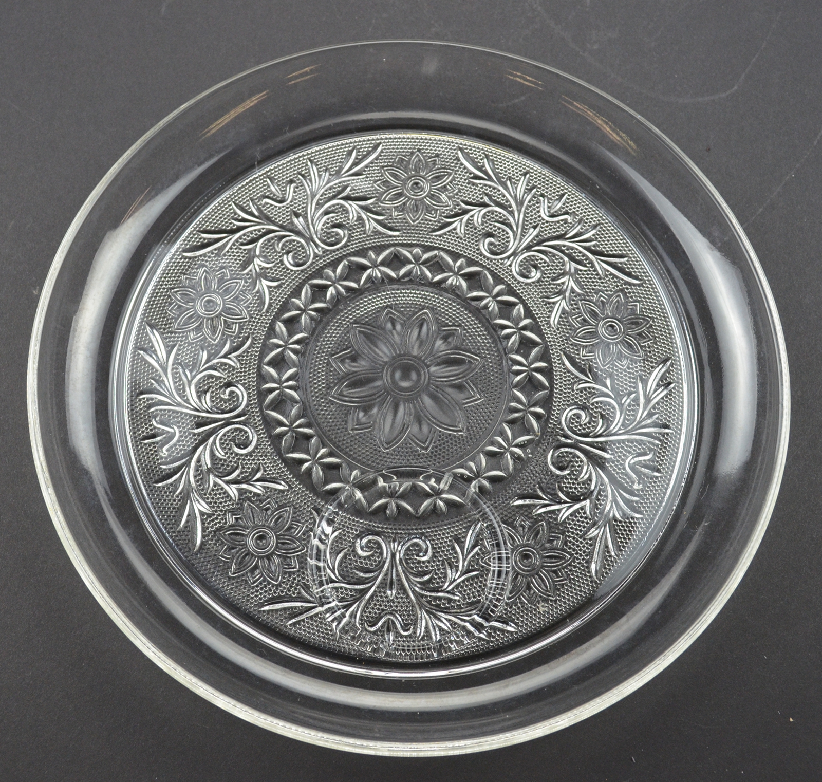Anchor Hocking Glass Sandwich Clear Pattern Snack Plate 9" Round