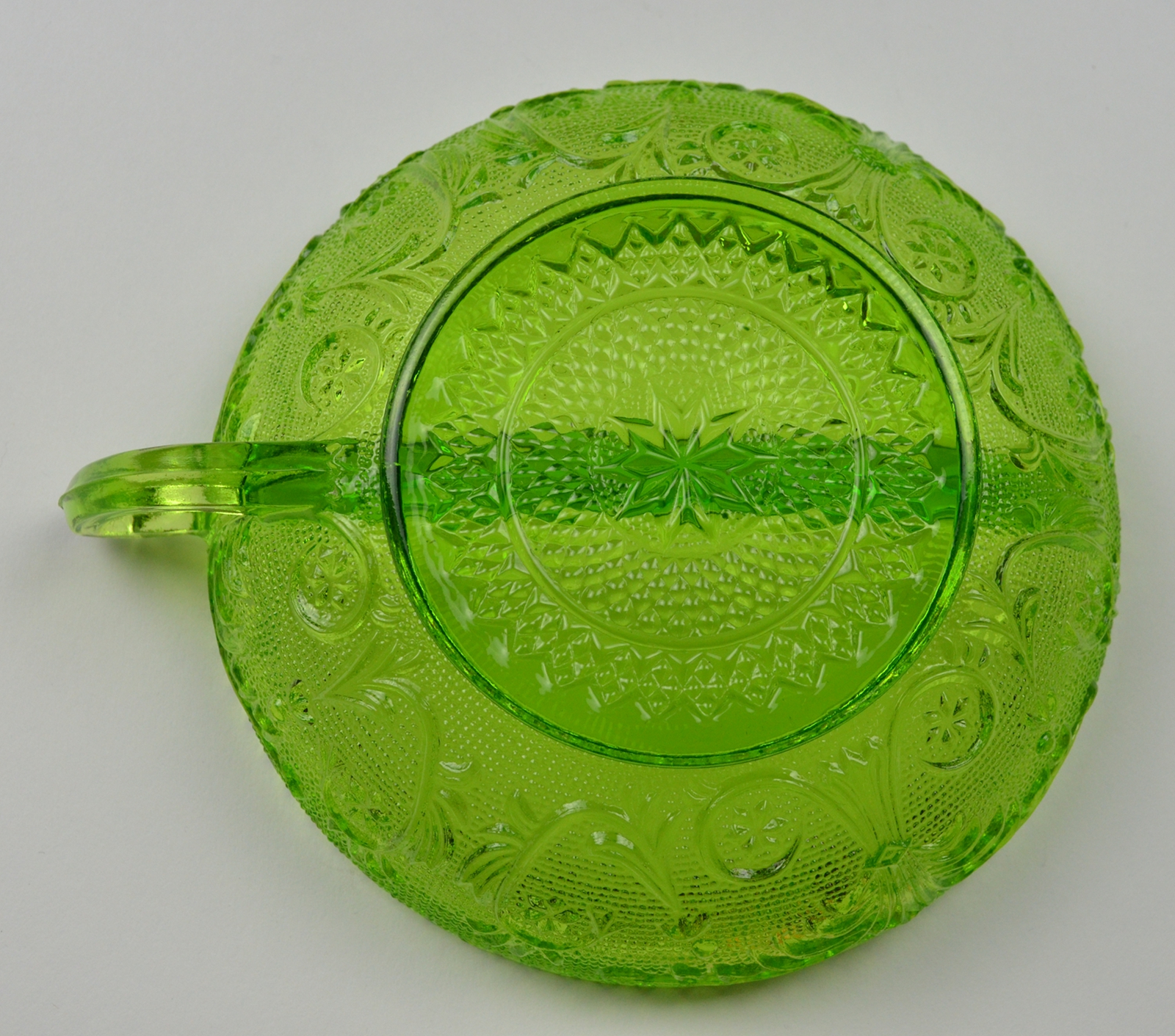 Tiara Crystal - Sandwich Light Green Pattern - Divided Nappy - 5.5 Round