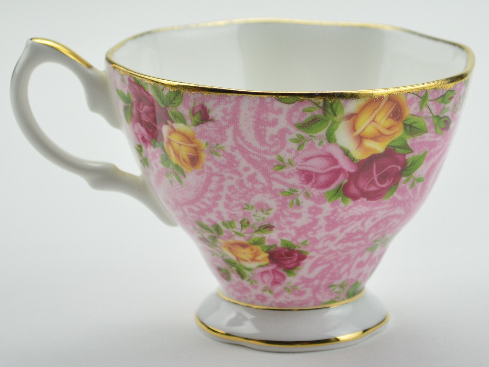 Royal Albert Bone China Teacup & Saucer - Old Country Roses Dusky Pink Lace