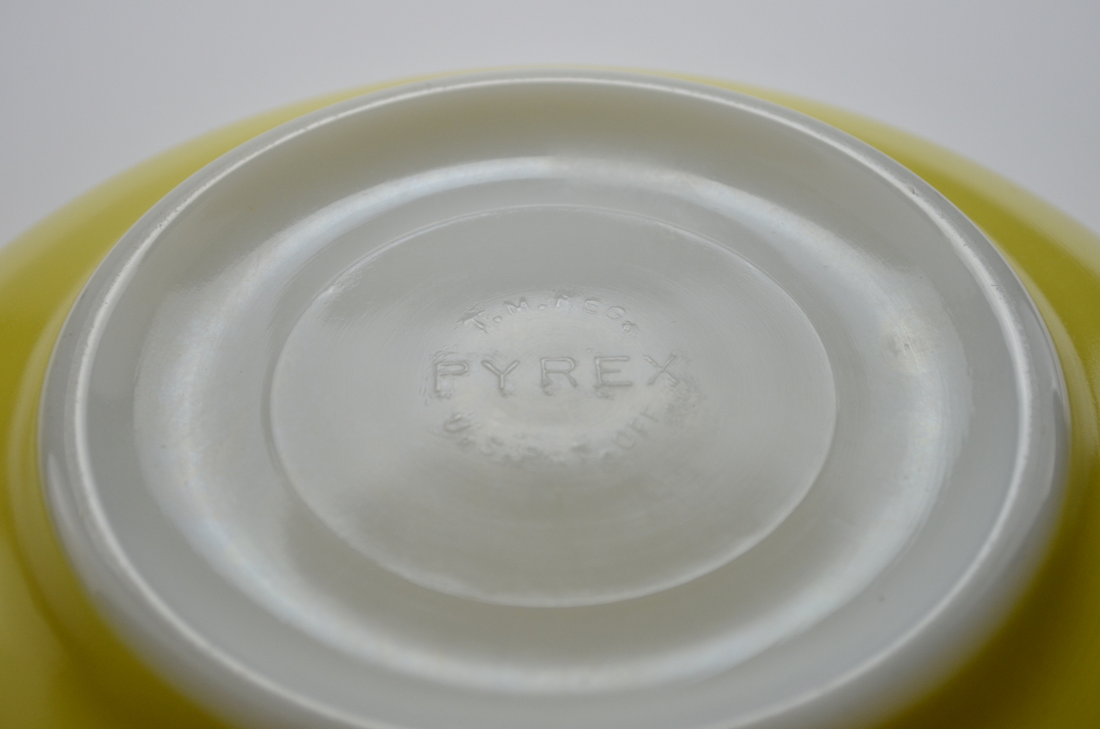 Pyrex Yellow Mixing Nesting Bowl 404 Vintage Collectible   Ce8008ebc81c98755f86b1bc43728472d9fe794dedc956d92cb8f3871e36751c 1 