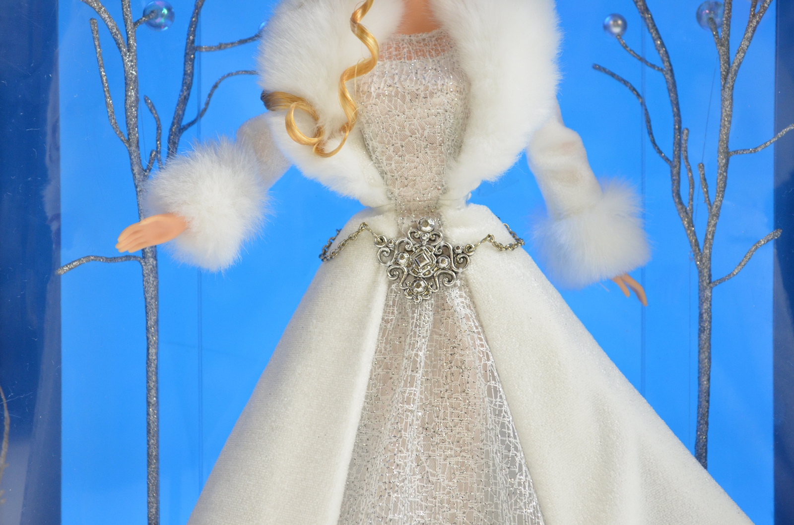 Winter fantasy first in the series clearance 2003 special edition holiday visions barbie